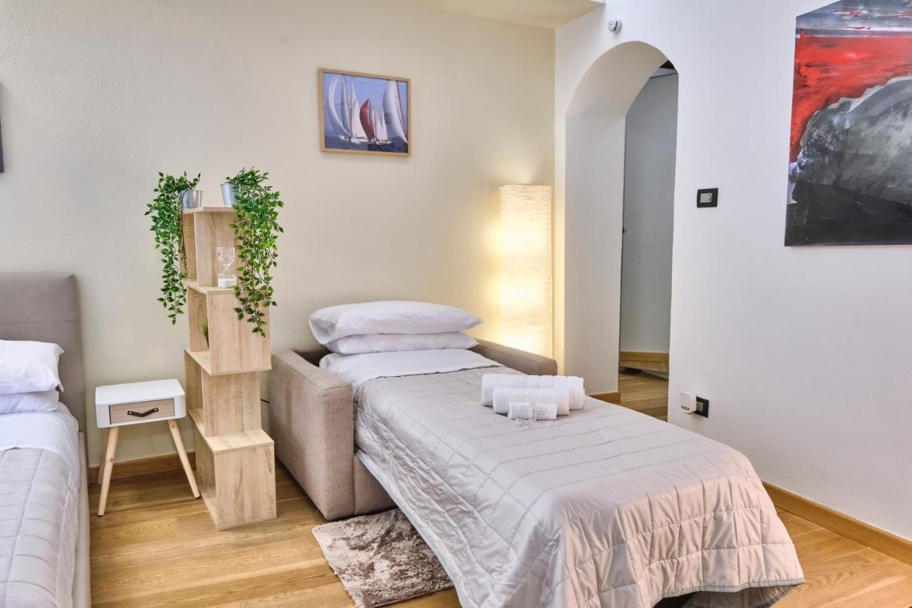 Centro-Lecco Romantico Appartamento Sul Lago Luaran gambar