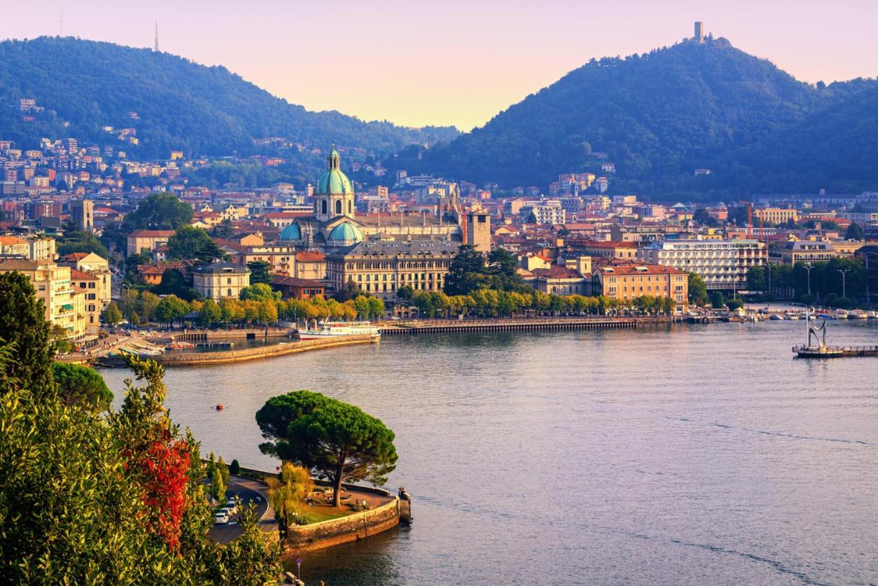 Centro-Lecco Romantico Appartamento Sul Lago Luaran gambar